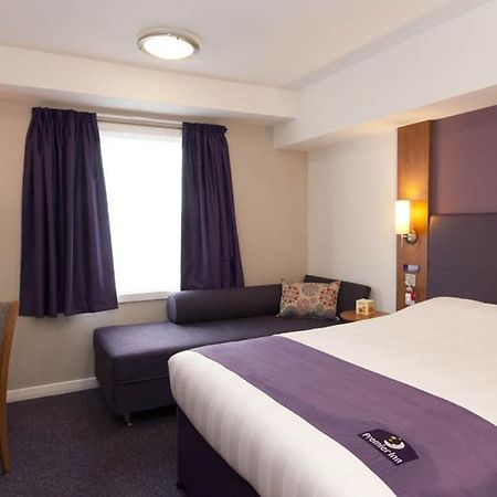 Premier Inn Edinburgh Central Exterior foto
