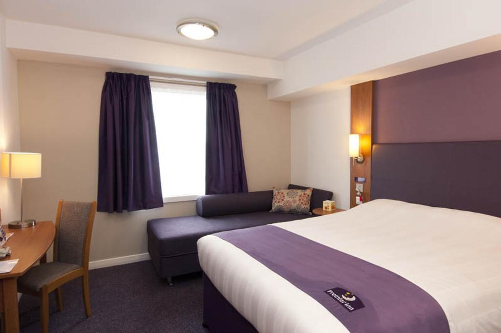 Premier Inn Edinburgh Central Exterior foto