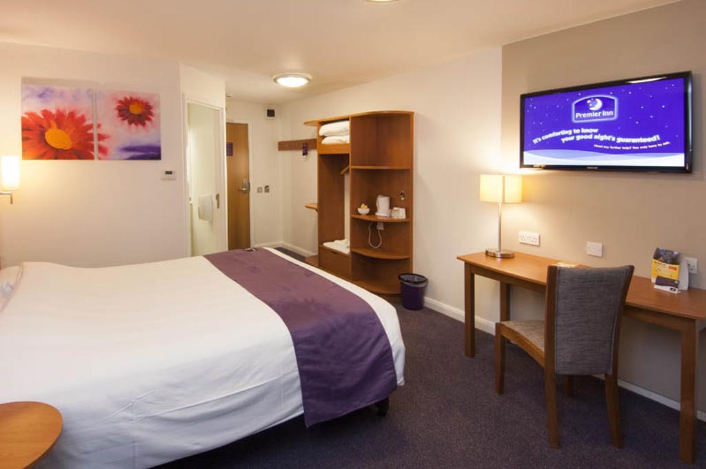 Premier Inn Edinburgh Central Exterior foto