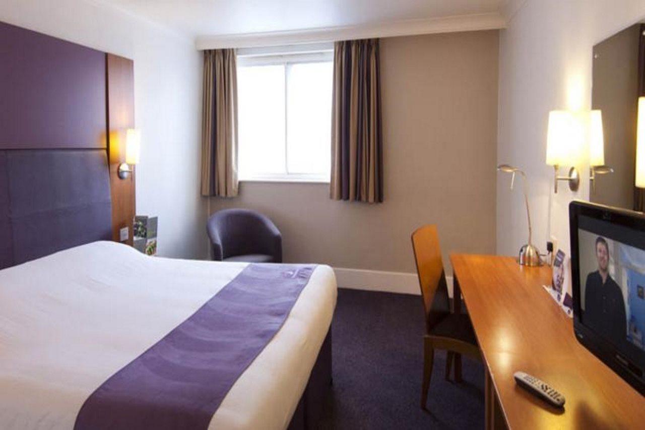 Premier Inn Edinburgh Central Exterior foto