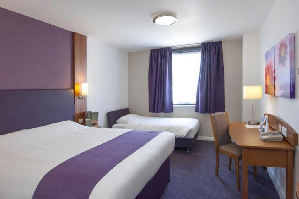 Premier Inn Edinburgh Central Exterior foto